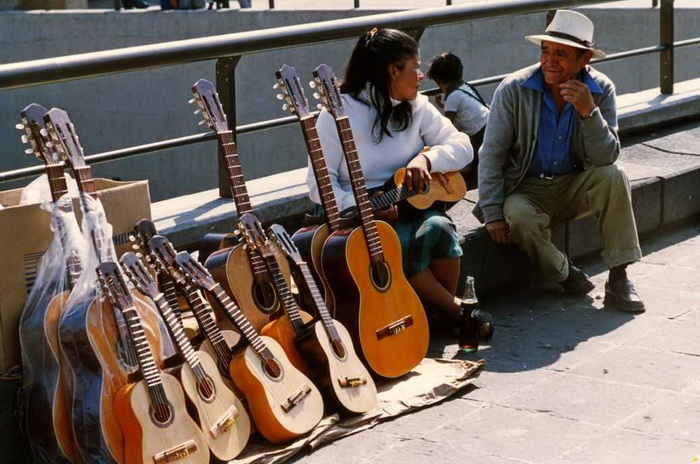 Мексиканцы. Продажа гитар в Мехико.
